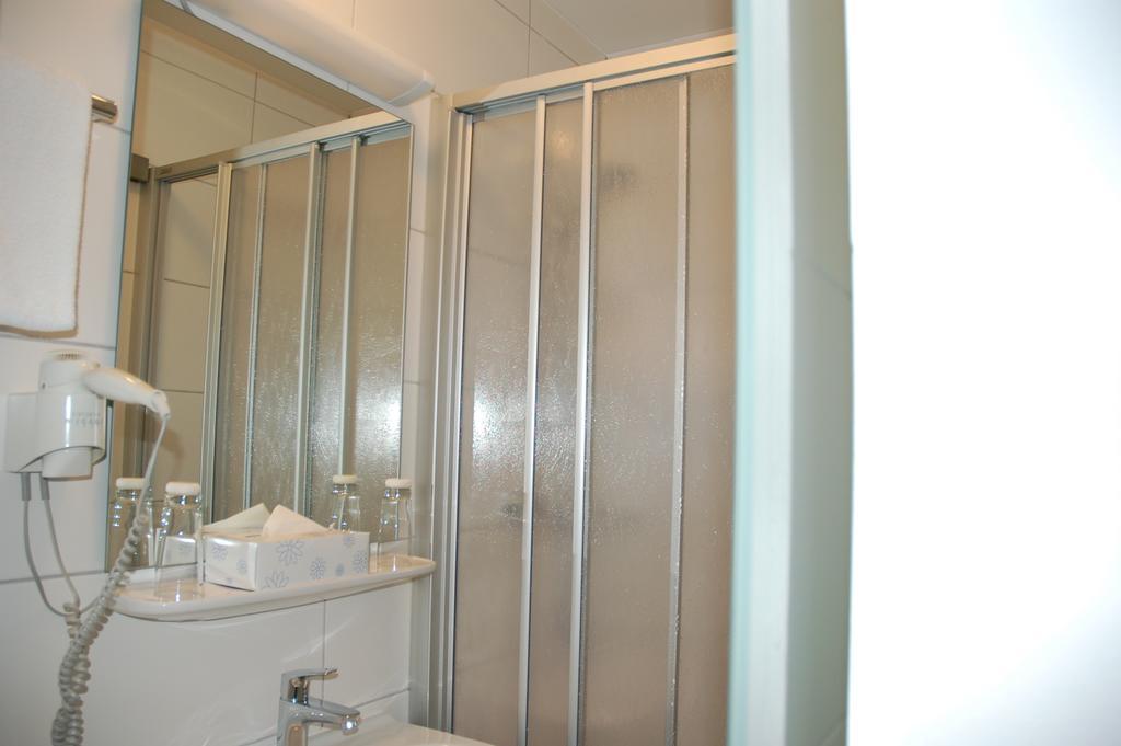 Hotel Kurfuerst Garni Ґермерсгайм Номер фото