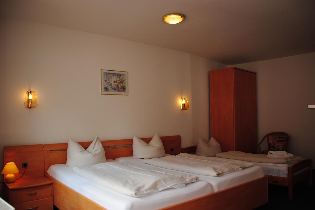 Hotel Kurfuerst Garni Ґермерсгайм Номер фото